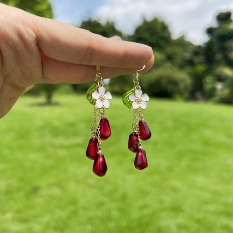 Kawaii, Pomegranate Earrings, Pomegranate Jewelry, Earrings Food, Kawaii Earrings, Food Earrings, Small White Flowers, Fruit Earrings, Pomegranate Seeds