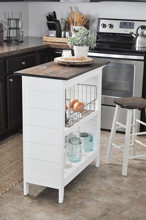 DIY Bookshelf Kitchen Island via Little Glass Jar Apartemen Studio, Portable Kitchen Island, Unique Kitchen Design, Old Bookcase, Building A Kitchen, Small Kitchen Island, Portable Kitchen, Diy Kitchen Remodel, Diy Kitchen Island