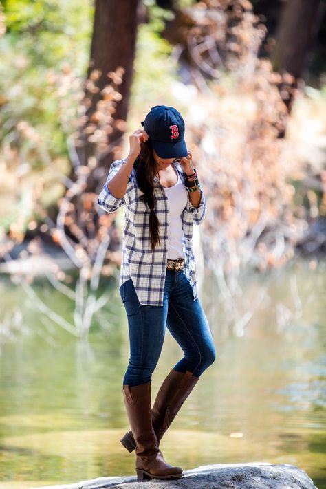 Country Girl Outfits, Outfit Ideas With Boots, Country Fall Outfits, Wander Outfit, Mode Country, Climbing Outfit Woman, Camping Outfits For Women, Climbing Outfits, Outfit Ideas Korean