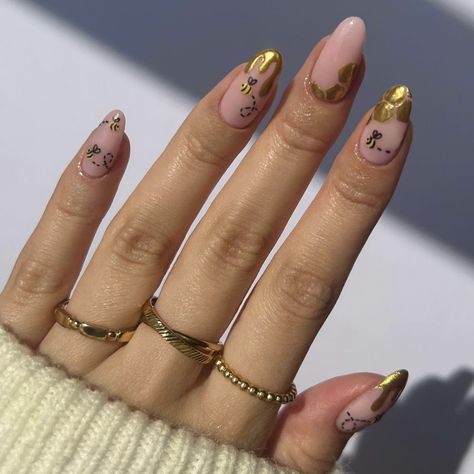 Honey Nails, Gold Chrome Nails, Bee Nails, Nail Store, Gold Nail Designs, Seasonal Nails, Almond Nails Designs, Builder Gel, Vacation Nails