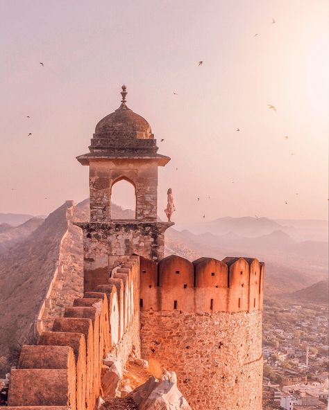 5 BEAUTIFUL PHOTO SPOTS IN JAIPUR. City Palace Jaipur, Jaipur Travel, India Travel Places, Magic Places, India Photography, Indian Architecture, Instagrammable Places, Destination Voyage, Jaipur Rajasthan