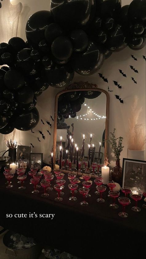 Twilight Party, Creepy Halloween Party, Spooky Dinner, 30th Birthday Themes, Postres Halloween, Vampire Party, Witch Party, Halloween Party Dinner, Halloween House Party