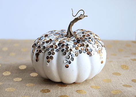 Easy DIY Fall Pumpkin Projects - Dwell Beautiful Corner Deco, Sequin Pumpkin, No Carve Pumpkin Decorating, Casa Halloween, Halloween Rocks, Adornos Halloween, Pumpkin Projects, Creative Pumpkins, Diy Pumpkin