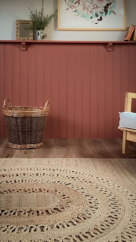 A panelled wall with a shelf. A cup full of fresh rosemary and a mirror on the shelf reflecting a pendant light and a painting. Light Airy Bedroom, Small Room Inspo, Tounge And Groove, Slaked Lime, Hallway Panelling, Tongue And Groove Walls, Hallway Makeover, Bathroom Paneling, Tongue And Groove Panelling