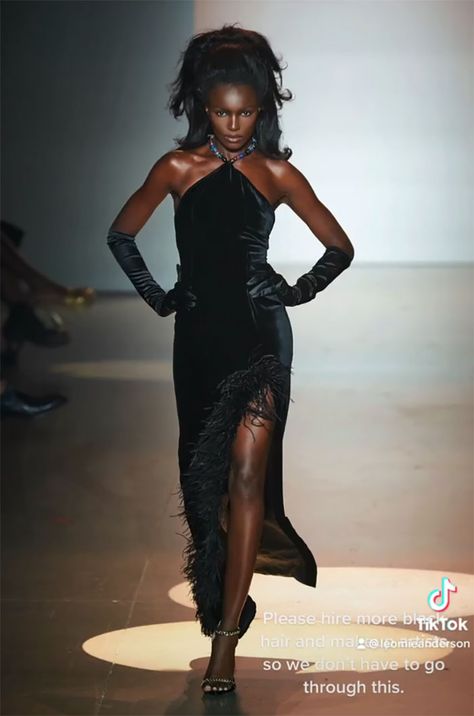 Black Runway, Christian Cowan, Model Runway, Versace Fashion, Model Pose, Model Inspo, Model Aesthetic, Black Model, Runway Models