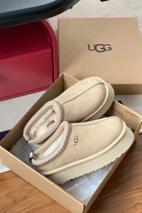 Tazz Ugg, Ugg Ultra Mini Boots, Ugg Tazz Slippers, Tazz Slipper, Ugg Shoes Women, Beige Slippers, Ugg Tazz, Platform Boots Women, Ugg Tasman Slippers