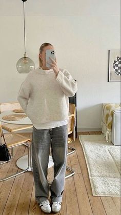 Winter Going Out Outfits, Mantel Outfit, Looks Adidas, 00s Mode, Pullovers Outfit, Winter Outfits Aesthetic, Skandinavian Fashion, Chique Outfits, Look Short