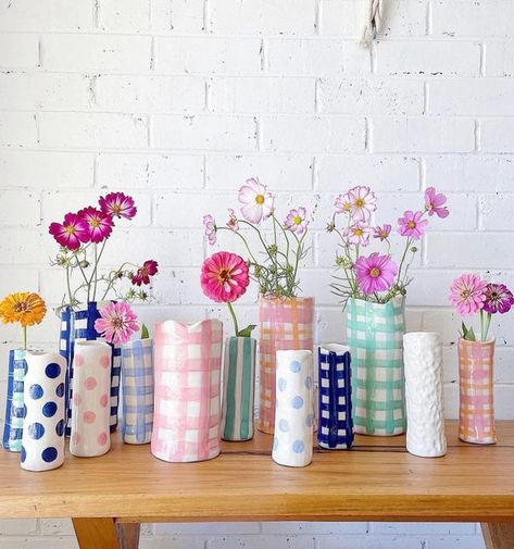 Noss & co on Instagram: "Wishing you a lovely Sunday and enjoy soaking in those spring vibes 🌼 🌸 📸 Photo taken by one of our stockist, Kate from @smalltradingco based in Deniliquin, NSW ceramics #kidsjumpers #ginghamvases #childrensclothing #farmkids #farmkidsclothing #australianartist #countrystyle #countryliving #countrylife #porcelinvases #ginghamvases #ceramicvase #buyfromthebush #countrystylehome #countryhome #bftb" Painted Vases Ideas Simple, Simple Ceramic Vase, Paint Vase Ideas, Ceramic Painting Easy Ideas, Color Me Mine Vase, Diy Vase Painting Design, Painting Vase Ideas, Clay Vase Painting Ideas, Ceramics Vase Ideas