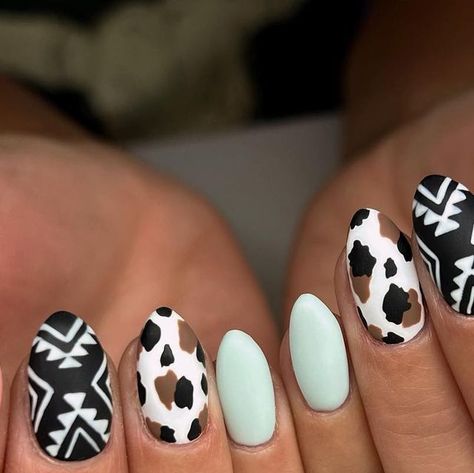 Tan Cow Print Nails, Spring Nail Art For Short Nails, Black And Brown Cow Print Nails, Cute Western Christmas Nails, Aztec Print Nails, Western Design Nails, 4h Nails Designs, Cool Nails 2024, Christmas Nails Western