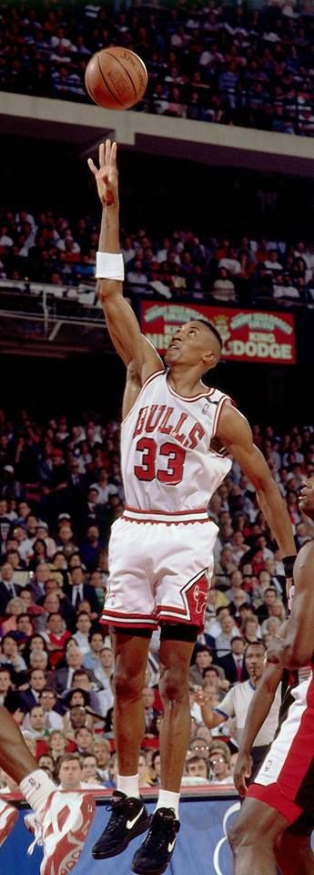 Scottie Pippen posts 24 pts, 10 ast & 9 reb as the Chicago Bulls take Game 1 of the NBA Finals Basketball Aesthetic, Basket Nba, Basketball Photos, School Basketball, Scottie Pippen, Basketball Photography, Chicago Sports, Basketball Star, Nba Pictures