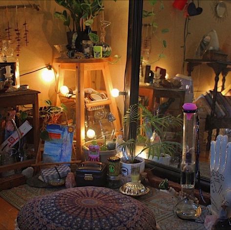 Hippie House Aesthetic, Hippie Grunge Room, Hippy Room, Chill Room, Grunge Room, Indie Room, Room Goals, Redecorate Bedroom, Aesthetic Rooms