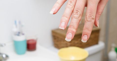 Fake nails come in a variety of lengths, colors and designs, allowing people to drastically change the look of their hands. Unfortunately, fake nails can... Fingernail Care, Homemade Nail Strengthener, Do It Yourself Nails, Nails After Acrylics, Split Nails, Grow Nails Faster, Natural Gel Nails, Weak Nails, Nail Repair