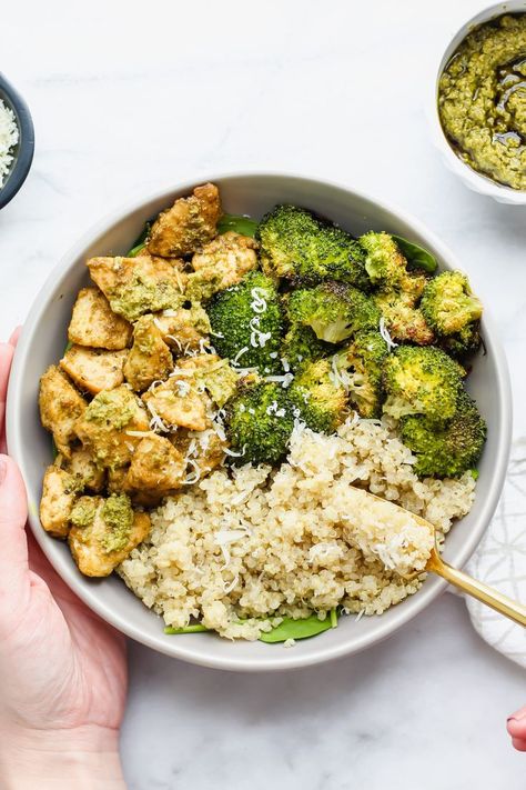 Pesto Quinoa Bowl, Pesto Quinoa, Quinoa Recipes Easy, Quinoa Recipes Healthy, Healthy Bowls, Quinoa Bowl, Health Dinner, Health Dinner Recipes, Pesto Chicken