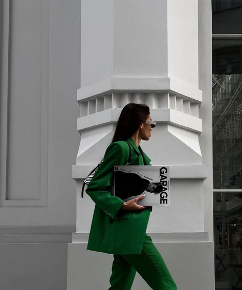 Green Outfit Photoshoot, Emerald Green Outfit, Blazer Verde, Green Branding, Woman In Suit, Slay Girl, Business Photoshoot, Personal Branding Photoshoot, Wearing All Black