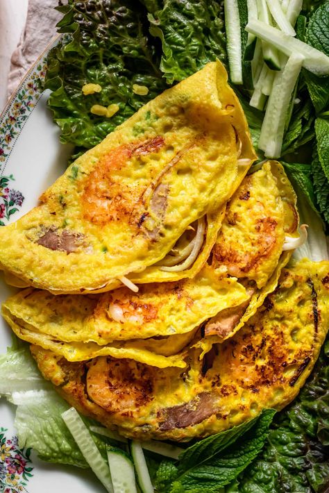 Banh Xeo Recipe, Vietnamese Crepes, Vietnamese Pancakes, Easy Vietnamese Recipes, Vietnamese Dishes, Banh Xeo, Viet Food, Vietnam Food, Savory Crepes