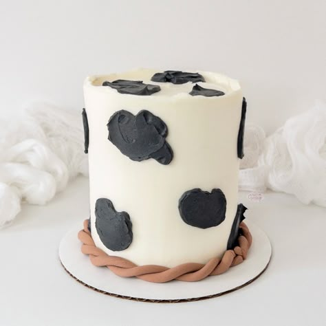 Longhorn Smash Cake, My First Rodeo Birthday Desserts, Smash Cake Rodeo, My First Rodeo Birthday Cupcakes, First Rodeo Birthday Smash Cake, This Ain’t My First Rodeo It’s My Second Cake, Rodeo Theme Smash Cake, Cow Themed Smash Cake, Not My First Rodeo 2nd Birthday Cake