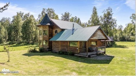 c.1985 Alaska Log Cabin Home For Sale on 40 Wilderness Acres $329,700 - Country Life Dreams Cabin In Alaska, Alaska Cabin, Alaskan Wilderness, Log Cabins For Sale, Acre Homestead, Cozy Log Cabin, Small Aircraft, Cabin Home, Life Dreams