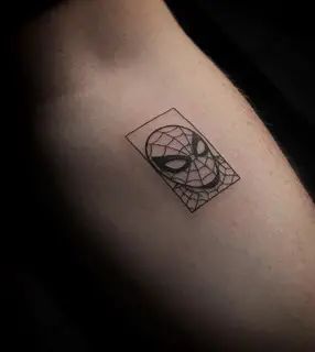 Minimalist Tattoo Designs Men, Simple Spider Man Tattoo, Small Spider Man Tattoo, Marvel Flash Tattoo, Spiderman Tatoos Ideas, Tattoo Minimal Men, Spider Man Tattoo Design, Small Spiderman Tattoo, Spiderman Logo Tattoo