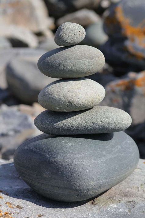 smooth stones Zen Rock, Rock Photography, Rock Sculpture, Types Of Meditation, Art Pierre, Wall Hanging Crafts, Close Up Photography, Stacked Stone, Garden Stones