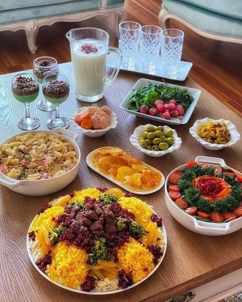 Persian Food Iranian Cuisine, Yummy Lunch Recipes, Iranian Cuisine, Persian Cuisine, Iranian Food, Amazing Food Decoration, Catering Ideas Food, Easy Food Art, Moroccan Food