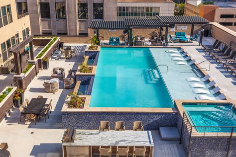 Power & Light Apartments in Kansas City, Missouri designed by NSPJ Architects and Landscape Architects. Luxury Apartment Pool, Apartments Luxury, Apartment Pool, Downtown Kansas City, Best Apartments, Pool Landscape Design, Hotel Plan, Downtown Apartment, House Construction Plan