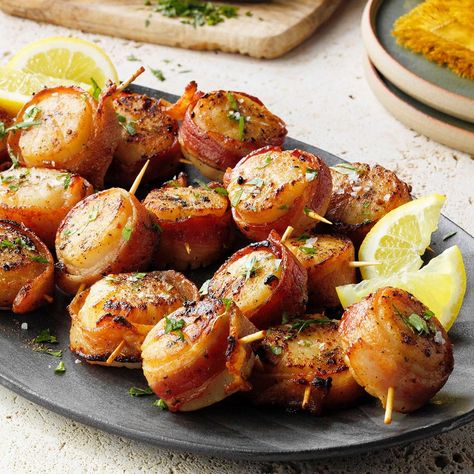 Bacon-Wrapped Scallops Bacon Wrapped Scallops Recipe, Baked Scallops, Bacon Wrapped Scallops, Bacon Appetizers, Ideas Lunch, Yummy Seafood, Pork Bacon, Gluten Free Breakfast, Baked Bacon