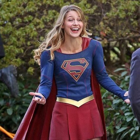 #supergirl season 3 starts in a few weeks #melissabenoist http://ift.tt/2ffaycX Batman Girl, Melisa Benoist, Supergirl Tv, Supergirl 2015, Kara Danvers Supergirl, Melissa Supergirl, Supergirl Dc, Danielle Panabaker, Supergirl And Flash