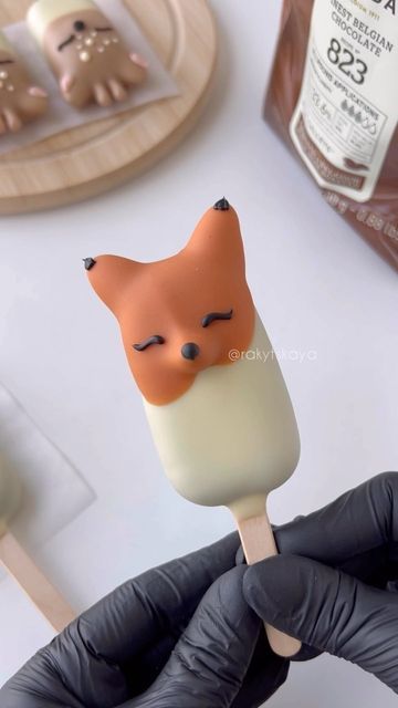 Fox Cake, Hedgehog Cake, Cake Artist, Chocolate Treats, Cake Pop, Cakepops, Baby Hacks, Baby Birthday, Popsicles