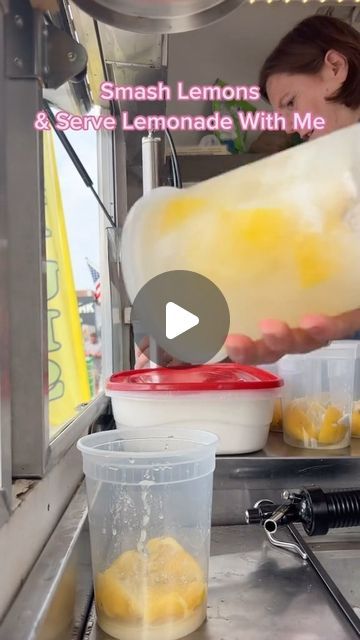 Kid Lemonade Stand, Lemonade Food Truck Ideas, Lemonade Trailer Ideas, Lemonade Truck Ideas, Lemonade Business Ideas, Lemonade Food Truck, Lemonade Stand Ideas Business, Lemonade Stand Aesthetic, Lemonade Trailer