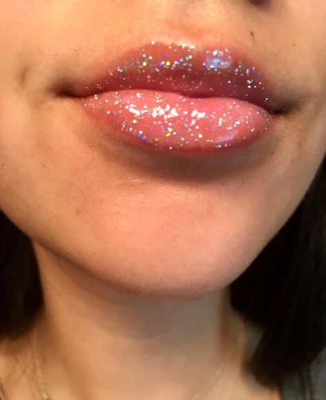 Clear Sparkly Lip Gloss, Lip Gloss With Glitter, Clear Lip Gloss On Lips, Sparkly Pink Lip Gloss, Frosted Lip Gloss 2000s, Glitter Gloss Lips, Glitter Lip Gloss Aesthetic, Silver Lip Gloss, Frosted Lips