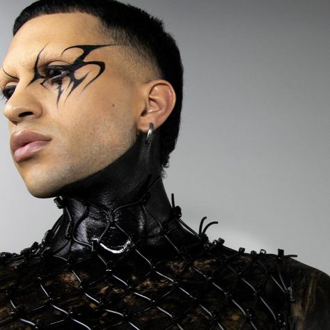 Heavy Metal Makeup Men, Goth Eye Makeup Men, Cybersigil Eyeliner, Techno Eye Makeup, Black Makeup Man, Cyberpunk Makeup Men, Mens Gothic Makeup, Men’s Eyeliner, Rockstar Makeup Men