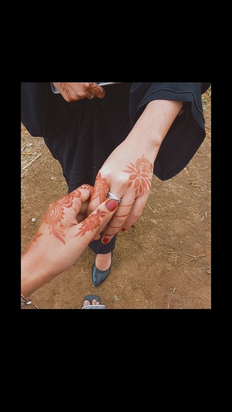 Couple Poses Snapchat, Friends Hand Pic, Best Friend Hand Pic, Fake Best Friends Photo, Anum Fayyaz, Happy Birthday Love Quotes, Bff Hands Aesthetic, Camera Tattoo, Birthday Quotes Funny For Him