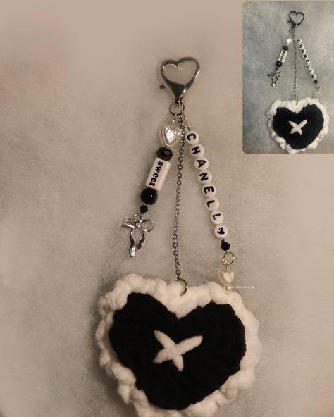 Crochet n beaded customized keychain [not for sale] Crochet heart pattern by: @xuxu_crochet Dm if interested in your own keychain - Tags 🏷️ #crochet #beadwork #personalizedkeychain #crochetersofinstagram #keychain #heart Crochet Keychain With Beads, Crochet Heart Keychain, Customized Keychain, Crochet Keychains, Black Keychain, Crochet Heart Pattern, Crochet Inspo, Crochet Fashion Patterns, Heart Keychain