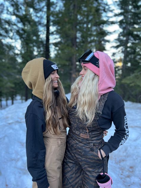 Tan Snowboarding Outfit, Snowmobiling Outfit Woman, Cute Sledding Outfit, Green Snowboard Outfit, Trendy Snow Outfits, Women Snowboarding Aesthetic, Women’s Snowboard Outfit, Female Snowboarding Outfit, Snowboard Women Outfit