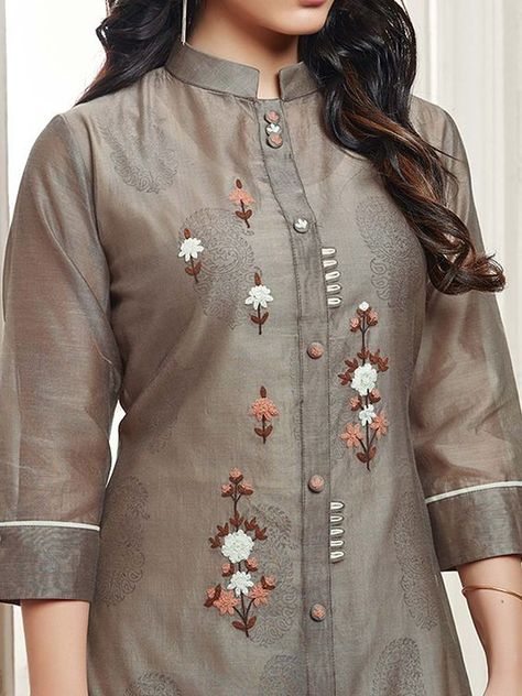 Designer Kurtis Online, Silk Kurti Designs, Churidar Neck Designs, Indian Kurti Designs, Kurti Sleeves Design, New Kurti Designs, Mode Kimono, Designer Kurti Patterns, Simple Kurti Designs