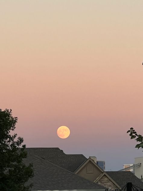 Moon At Sunset, Remus Core, Sunset Moon Aesthetic, Sunset With Moon, Moon Sunset, Pretty Views, Goodnight Moon, Big Moon, Girl Time