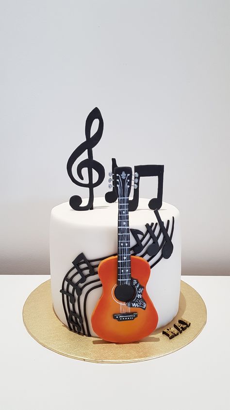 Music Cake Ideas, Guitar Birthday Cakes, Bolo Musical, Music Themed Cakes, Music Cakes, Music Cake, Guitar Cake, 40th Birthday Cakes, Cake Decorating Frosting