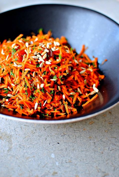 A Moroccan Carrot Salad - sweet, savoury, delicious - food to glow Cinnamon Rolls, Moroccan Carrot, Moroccan Carrot Salad, Moroccan Carrots, Cinnamon Roll Bread, Carrot Salad, Quality Coffee, I Know It, Pad Thai