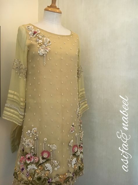 AsifaandNabeel Flower Embroidery Dress, Design Kurta, Pakistani Party Wear Dresses, Simple Dress Pattern, Pakistani Formal Dresses, Fashion Embroidery, Pakistani Dresses Casual, Salwar Kamiz, Pakistani Bridal Dresses