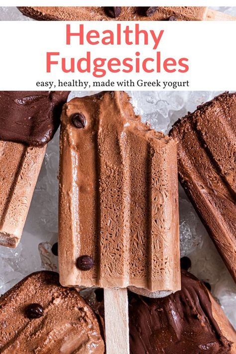 Red Meals, Healthy Fudgesicles, Chocolate Popsicle Recipes, Homemade Fudgesicles, Fudgesicle Recipe, Make Popsicles, Yogurt Popsicle Recipes, Frozen Yogurt Popsicles, Lean Recipes