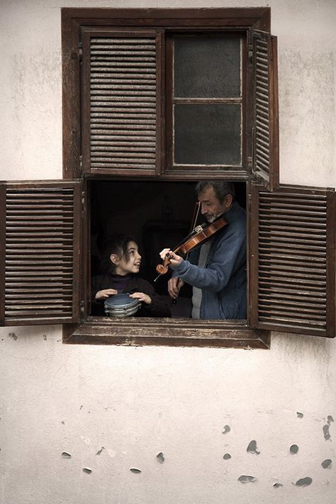 Playing The Violin, The Violin, Wallpaper Tumblr, Snowdonia, 영감을 주는 캐릭터, 인물 사진, Sound Of Music, Old Man, Life Is Beautiful