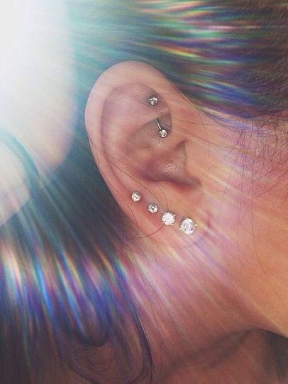 perfect rook piercing Earrings 4 Holes, 4 Ear Lobe Piercings, 4 Lobe Piercings Ideas, Multiple Lobe Piercings, Four Lobe Piercings, 4 Lobe Piercings, 3 Lobe Piercings Ideas, Ear Peircings, Lobe Piercings