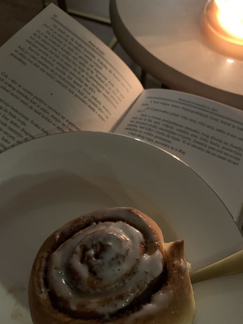 •freshly baked cinnamon rolls Khadeeja Core, Autumn Cinnamon Rolls, Autumn Brownies, Cinnamon Rolls Autumn, Cinnamon Rolls Aesthetic, Fall Cinnamon Rolls Aesthetic, Making Cinnamon Rolls Aesthetic, Cinnamon Rolls Pictures Aesthetic, Cinnamon Role