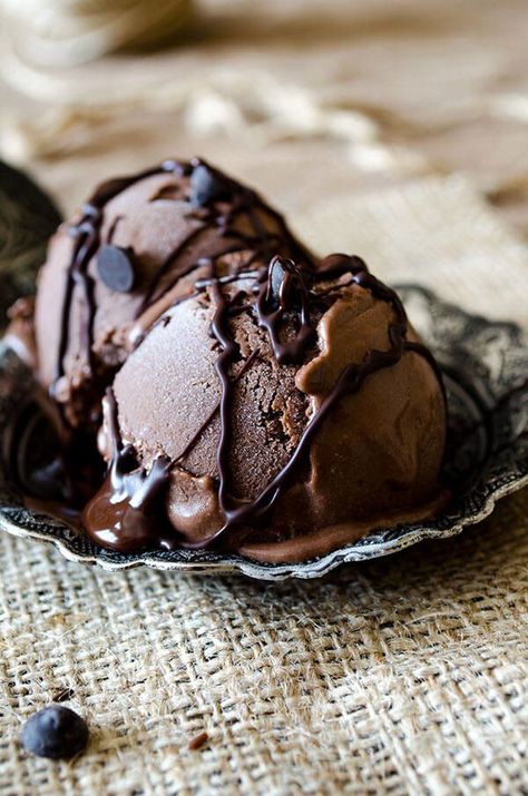 This Homemade Chocolate Ice Cream is smooth, creamy and full of chocolate flavor. It’s like a yummy chocolate in the form of ice cream!! Homemade Chocolate Ice Cream, Ice Cream Popsicles, Chocolate Ice, Homemade Ice, Chocolate Ice Cream, Cream Recipes, Homemade Ice Cream, Best Chocolate, Homemade Chocolate