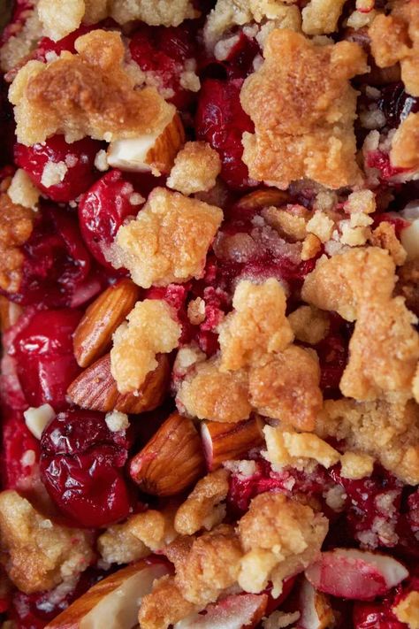 Holiday pies might be a tad bit overrated. I mean.. don't get me wrong they're VERY delicious, but making them could be quite a hassle. Luckily for you, I've got the perfect alternative: Cranberry Almond Crumble!! It's the perfect festive treat for literally any holiday. Cranberries and nuts are just sooo good together. The sweet almond flavor goes amazing with the tartness of cranberry fruit. The crumble itself is buttery and soft aka an absolute dream!! This recipe is super easy to p… Oven Home Fries, Almond Crumble, Italian Rainbow Cookies, Caramel Apple Dip, Cranberry Fruit, Cranberry Almond, Holiday Pies, Banoffee Pie, White Chocolate Cranberry