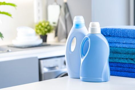 Things To Clean, Laundry Detergent Bottles, Best Laundry Detergent, Bathtub Cleaner, Remove Oil Stains, Clogged Toilet, Bottle House, Laundry Pods, Powder Detergent