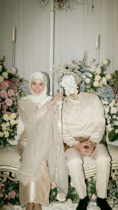 Adat Melayu, Muslim Wedding Photos, Muslim Wedding Gown, Bella Square, Cotton Hijab, Baju Kahwin, Nikah Outfit, Muslimah Wedding Dress, Nikah Dress