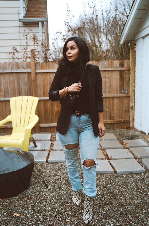 Black Turtleneck And Jeans Outfit, Black Jeans And Boots, Snake Skin Boots Outfit Black Women, Snakeskin Ankle Boots Outfit, Black Jeans And Black Turtleneck Outfit, Snake Boots Outfit Winter, Snake Skin Ankle Boots Outfit, Jeans And Heels Outfit Winter, Dressy Winter Shoes