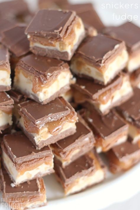 Snickers Fudge, Peanut Butter Caramel, Snickers Candy Bar, Snickers Candy, Quick Bites, Fudge Recipes Chocolate, Butter Caramel, Homemade Snickers, Recipes Chocolate