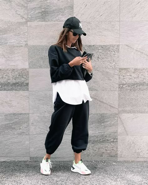 Tuta Sportiva Outfit, Sporty Look Outfits, Casual Sporty Outfits For Women, Outfit Tuta, Sporty Outfits For Women, Tomboy Stil, Sporty Chic Outfits, Casual Sporty Outfits, Winter Mode Outfits